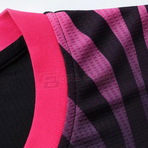 Kit de maillot de football personnalisable extensible avec logo de l'équipe Option d'impression de conception personnalisée Vêtements de football - Product Image 3