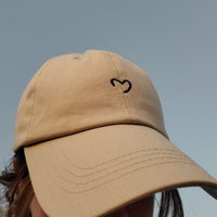 Gorras de béisbol deportivas personalizables de tela de algodón de 6 paneles, calientes y plegables con bordado de logotipo, sombreros y gorras cortos en blanco para hombres