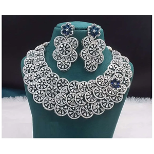 Collier de déclaration de mariée et boucles d'oreilles assorties dans un ensemble de bijoux AD lourds idéal pour les mariages et réceptions d'Inde - Product Image 1