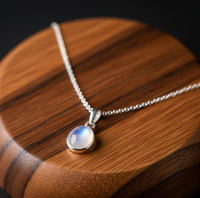 Achetez un pendentif en argent sterling 925 plaqué or 18 carats avec serti clos, chaîne délicate, pierre de lune naturelle bohème, cristal de guérison, tendance