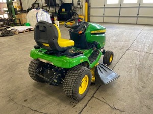 รถตัดหญ้าแบบนั่งขับ Johhn Deere X304 สีเขียวเหลือง ขับเคลื่อน 4 ล้อ เครื่องยนต์เบนซิน ใช้งานง่าย - Product Image 3