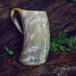 Taza de Cuerno Pulida Artesanal, Elegancia Natural con Estilo Animal para Beber a Diario por Tradebit - Product Image 1