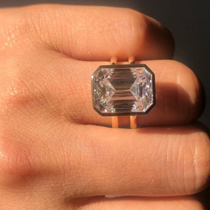 แหวนเพชรโมอิสซาไนต์ทรงลูกแพร์ 8 กะรัต คุณภาพดีที่สุด ตัวเรือนทองคำขาว 14K ประดับเพชรแบบ Prong Setting พร้อมใบรับรอง IGI แหวนหมั้นสำหรับเธอ - Product Image 1