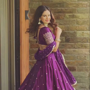 Designer de luxe broderie lourde mariée Lehenga Choli fabriqué à la main pour Bollywood pour mariage Hollywood pour fête tenue indienne - Product Image 1