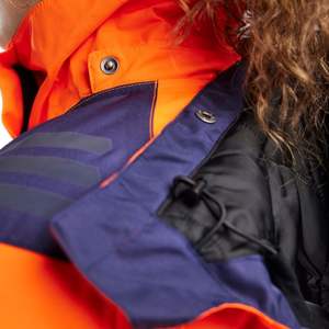 Chaquetas DE SEGURIDAD versátiles para construcción Almacenamiento de alta visibilidad y bolsillo hecho en Pakistán. - Product Image 4