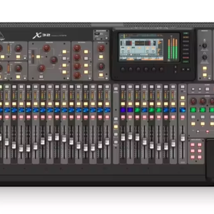 Nueva Consola Mezcladora Digital de 32 Canales con Cubierta Protectora en Excelentes Condiciones - Product Image 1