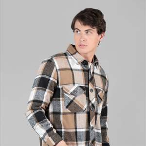 Veste chemise doublée polaire pour homme | Veste chemise boutonnée matelassée avec capuche pour un confort par temps froid - Product Image 3