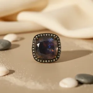 Bague sophistiquée de luxe carrée avec halo de saphirs et diamants pour femme, plaquée or 18 carats, certifiée, tendance et à la mode - Product Image 1