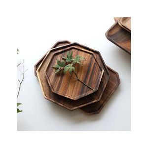 Plateau en bois fini naturel avec finition en noyer de forme hexagonale pour servir des plats alimentaires dans la décoration de la maison et des restaurants - Product Image 5