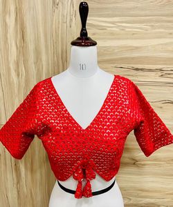 Blouse de créateur grande taille en soie écologique avec plumes et pompons, prix de gros de Surat, livraison mondiale à domicile pour femmes - Product Image 3