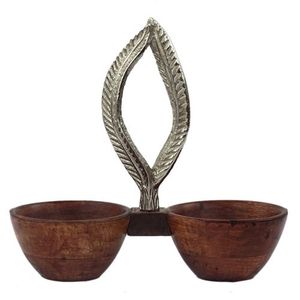 Design rustique intemporel, bols de service en bois poli brun lisse avec poignée en métal pour les occasions quotidiennes et festives - Product Image 1