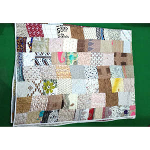 Colcha Reversible de Seda 100% India Vintage con Parches de Sari, Colcha Gudri, Colcha Ralli para Uso Doméstico - Product Image 3