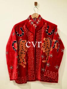 Manteau en velours rouge brodé à la main avec motif animalier, col mandarin, manches longues, grande taille, vêtements d'hiver pour femmes - Product Image 1
