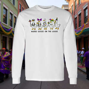 Maglietta a Maniche Lunghe 'Mardi Goose on the Loose 2026' - T-Shirt Promozionale per il Mardi Gras della Louisiana - Product Image 3