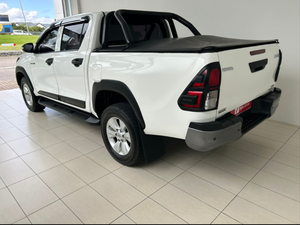 Voiture d'occasion de qualité à prix abordable, Toyota Hilux 2.4 GD-6 SRX 4x4 Double Cabine Automatique, conduite à droite, modèle 2018 - Product Image 5
