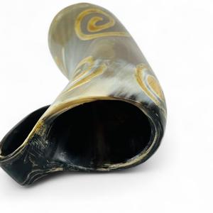 Taza tallada de cuerno de buey personalizada de alta calidad, jarra para beber vikingo con Base de madera hecha a mano por World Craft Impex - Product Image 5