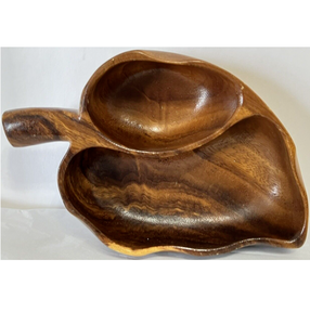 Bol en bois artisanal en forme de feuille, pour salades et pâtes. - Product Image 1