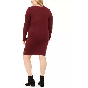 Robe pull rouge élégante pour femme grande taille X-Large Derek Heart, style bodycon tendance avec taille naturelle et détails cloutés - Product Image 2