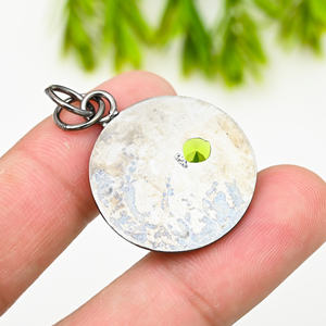 Pendentif en pierre précieuse de péridot vert taillé en laboratoire plaqué argent sterling 10 mm 1,80 pouce, cadeau de bijoux pour unisexe, anniversaire de mariage - Product Image 3