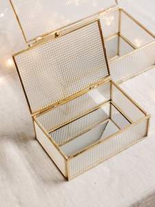 Boîte à bijoux en métal et verre, motif orné Vintage, construction en métal solide et Durable, rangement sûr pour bagues et colliers - Product Image 2