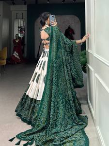Nueva colección de diseñador Seda pura con estampado de bloques y cosido con lienzo y lata adjunta Can Lehenga Choli para venta en línea - Product Image 2