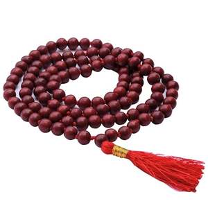 Mala en bois de santal rouge et blanc fabriqué à la main Combo 6mm chapelet en bois noué méditation Pooja et chant - Product Image 5