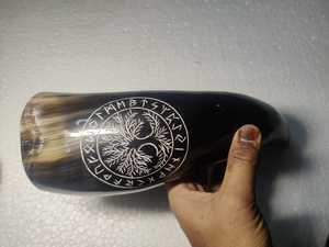 Bocina tallada a mano para beber, tazas de bocina para beber en diferentes tamaños, color y grabado con temática Vikingo, ideal para reventa - Product Image 5
