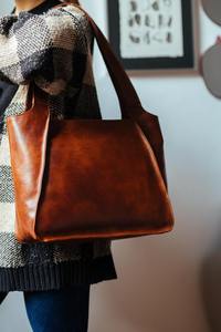 Elegante Mochila de cuero para mujer Bolsa de viaje multiusos e informal para viajes diarios disponible a un precio asequible - Product Image 5