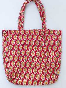 กระเป๋าผ้าฝ้ายพิมพ์ลายด้วยมือแบบควิลท์ ลายดอกไม้หลากสี สำหรับฤดูหนาว ผลิตในอินเดีย มีสายสะพายสองเส้น พร้อมซับใน - Product Image 6