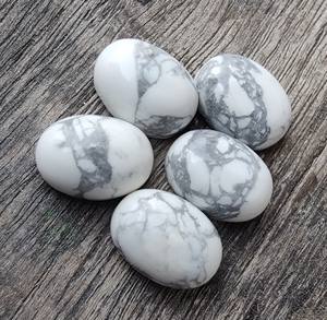 หินอัญมณีสีขาวทรงรีทรงรีหลวมฮาวไลท์สีขาวเหมือนผลึกหลังเรียบได้รับการรับรองจาก IGI AAA + - Product Image 3