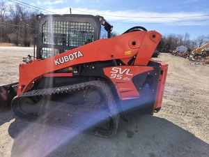 รถตักล้อยางขนาดเล็ก Kubota SVL95-2S ประสิทธิภาพสูง เทคโนโลยีตีนตะขาบ รองรับน้ำหนักมาก รับประกัน 5 ปี สำหรับงานหนัก - Product Image 2