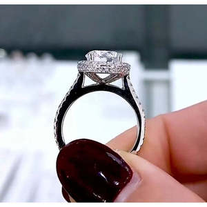 Bague de fiançailles halo avec diamant rond cultivé en laboratoire de 2,50 carats, couleur DEF, clarté VVS-VS, certifiée IGI - Product Image 3