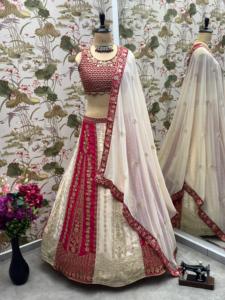 Elegante diseñador Lehenga Choli con lentejuelas pesadas y bordado perfecto para festivales de bodas y celebraciones tradicionales - Product Image 4