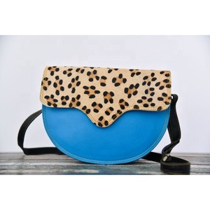 Monedero de cuero con pelo de vaca Bolso de cuero real Bolsos de cuero para mujer con estilo - Product Image 1