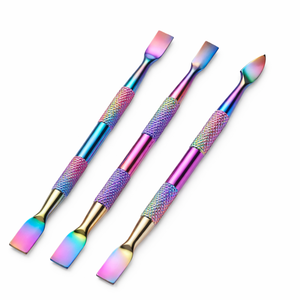 ชุดดันหนังกำพร้าสแตนเลสสีรุ้ง 3 ชิ้น ที่ทำความสะอาดเล็บแบบสองด้าน ปลายแบนและปลายช้อน อุปกรณ์ทำเล็บมือและเล็บเท้า ผู้ผลิต OEM ขายส่ง - Product Image 1