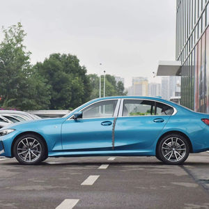 Berline automatique 2024 avec sièges en cuir, console centrale confortable, levier électronique et écran incurvé intégré - Product Image 1