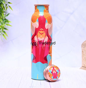 Botella de cobre Premium Elegantemente elaborada por Tradebyd para estilos de vida sofisticados y bienestar holístico - Product Image 5