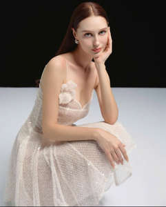 Vestido Mini Estilo Princesa con Lentejuelas Brillantes y Apliques Florales 3D, Hecho en Vietnam, OEM, ODM, Pedido Personalizado - Product Image 2