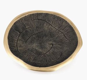 Design de texture noir et or Beau plat et assiette en métal d'aluminium avec une finition 100% sans danger pour les aliments - Product Image 3