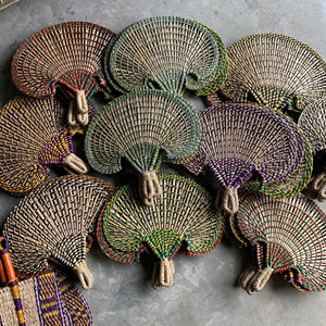 หญ้าทะเลธรรมชาติพัดมือติดผนังทำด้วยมือแนววินเทจสำหรับฤดูร้อนผลิตในเวียดนาม - Product Image 3