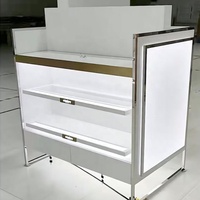 Présentoir cosmétique personnalisé en métal vitrine en bois pour magasin de détail cosmétique présentoir mural de maquillage