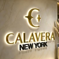 Lettres de logo personnalisées pour hôtel, rétroéclairées par LED, en métal doré 3D, en acrylique, avec canal inversé, pour la décoration murale de la réception