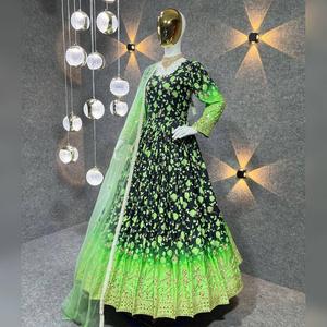 Nouveau Designer Style indien robe de soirée lourde broderie séquence travail entièrement cousu bas et Dupatta en soie - Product Image 2