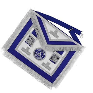 Tablier de luxe brodé Past Master Blue Lodge à coudre avec ruban bleu royal, franges argentées, chaîne à pampilles et aimant - Product Image 1