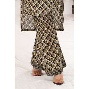 ชุดสูทผ้าลอนสีดำและสีขาวแบบ 2 ชิ้นสำหรับผู้หญิง (ยังไม่ได้เย็บติดกัน) - Product Image 6