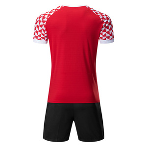Maillot de football personnalisable pour équipes Kit d'uniforme de football durable pour garçons Ensemble maillot et short de football réversibles - Product Image 2