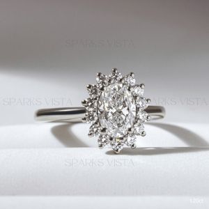 Bague de fiançailles élégante en or massif 14K taille ovale en laboratoire avec diamants floraux en grappe pour unisexe prix d'usine direct à la mode - Product Image 1
