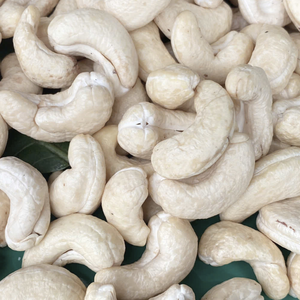 Trusted Supplier <b>Nuts</b> Cashew Cashew <b>Nuts</b> WW180, WW240, WW320 SANTIGO Raw Cashew <b>Nuts</b> W320 From Santigo Vietnam - Product Image 1