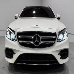 Mercedes-Benz E450 4Matic berline 2019 en parfait état, turbo V6, transmission intégrale, volant à gauche, toit ouvrant panoramique, faible kilométrage - Product Image 1