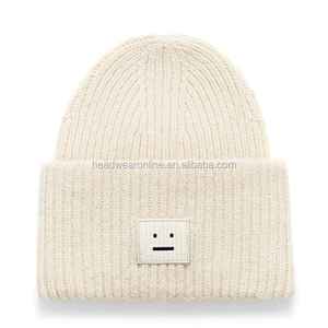 หมวกบีนนี่ไหมพรม 100% สำหรับฤดูหนาว แบบยูนิเซ็กซ์ ถักมือ พิมพ์ลายตัวอักษรด้วยเทคนิคซับลิเมชั่น บุด้วยผ้าฟลีซ เหมาะสำหรับกิจกรรมกลางแจ้ง ตกแต่งด้วยลายฉีกขาด - Product Image 4
